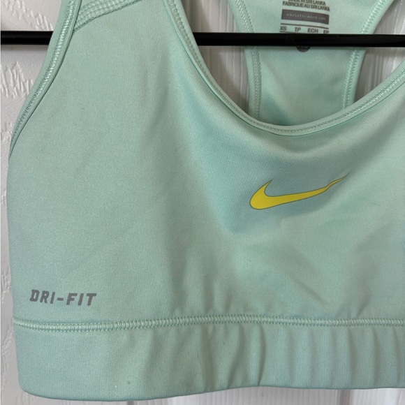 Nike Pro Light Green Sports Bra - Picture 4 of 4